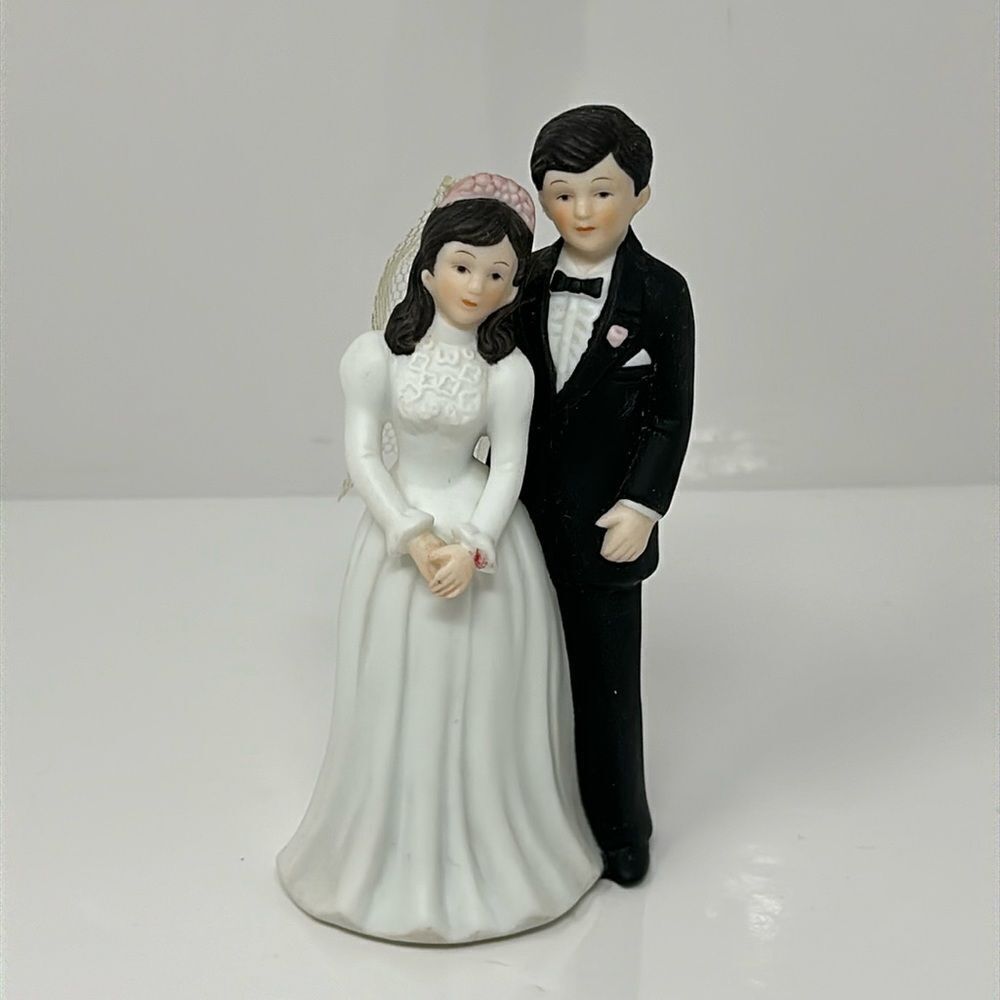 1987 Lefton china bride and groom